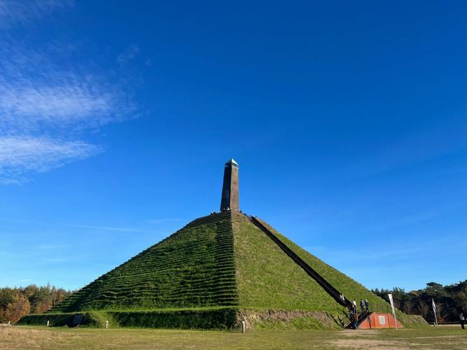 荷兰和金字塔威尼斯的资料（关于荷兰和金字塔的资料）