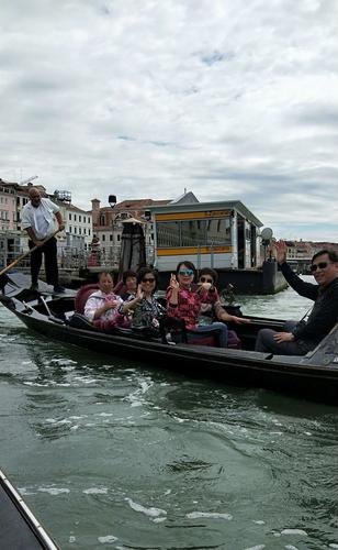 威尼斯还有什么人能坐小艇（威尼斯还有什么人能坐小艇呢）